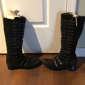 Black suede almost new women’s boots!
